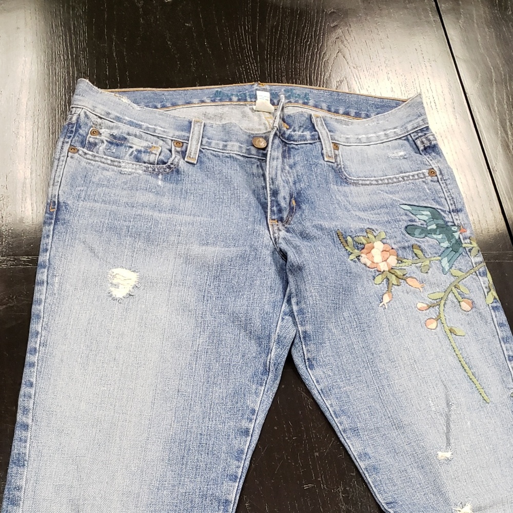 Besutiful Floral Embroidered Jeans